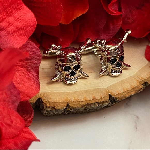 Silver Pirate Skull Cufflinks with Swords - Picture 6 of 16